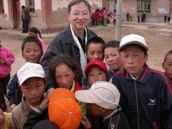 Dr. So and young friends in Qinghai